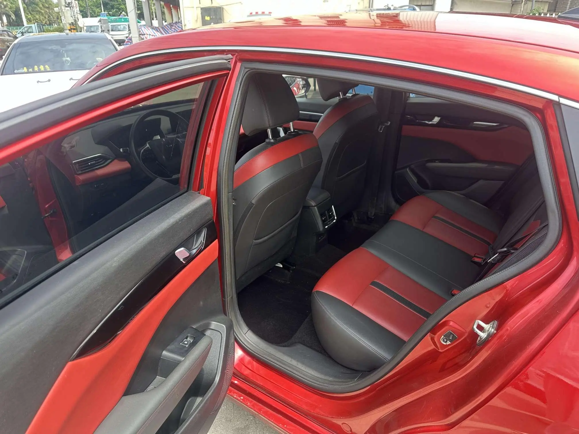 Dongfeng Fengshen Yi Hyun 230T automatic dazzling Track Rider Version