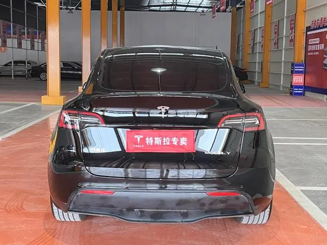 Tesla Model Y Facelifted rear-wheel drive version