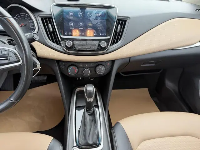 Chevrolet Cruze 320 automatic Enjoy Skylight version