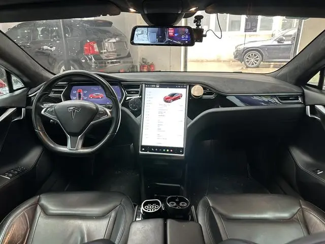 Tesla Model S 70D