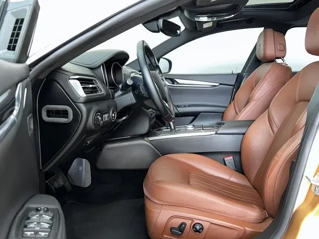 Maserati Ghibli 3.0T 350Hp standard version Country V