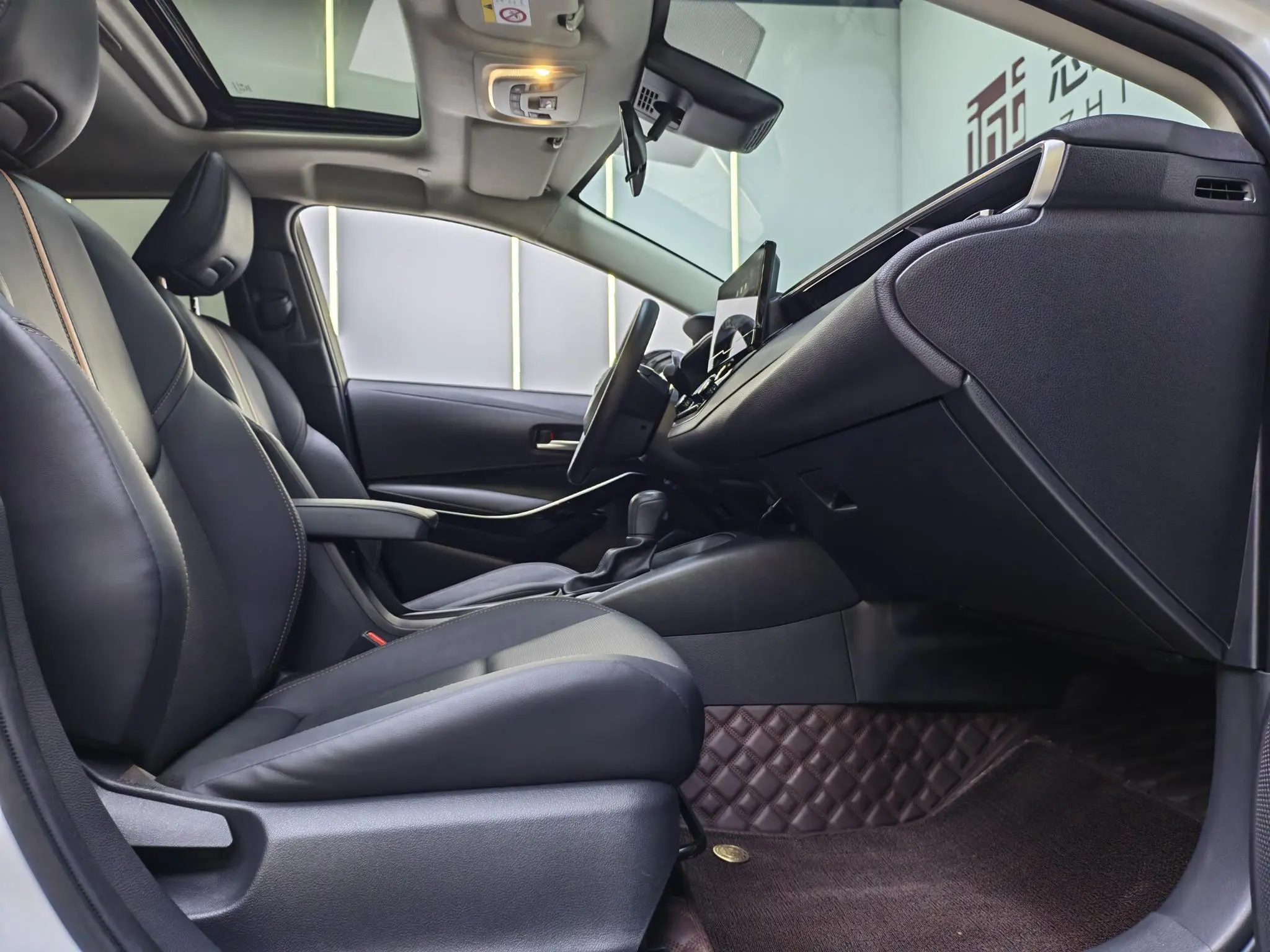 TOYOTA Ling Shang Dual engine 2.0L Deluxe Edition