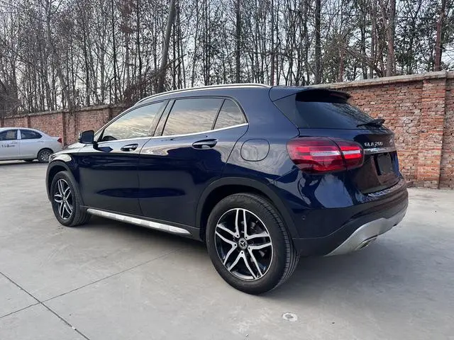 Mercedes-Benz Mercedes-Benz GLA GLA 200 fashion type