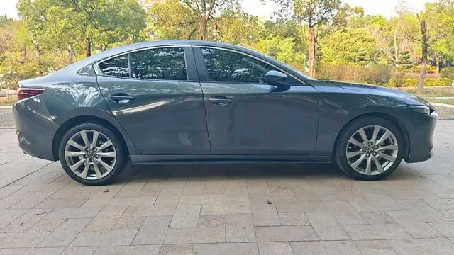Mazda Mazda 3 Angkesaila 2.0L automatic premium version