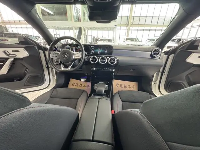 Mercedes-Benz Mercedes-Benz CLA CLA 200 4MATIC four-door coupe