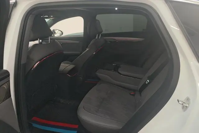 VOYAH Lantu chasing light PHEV Ultra-long battery life, four-wheel drive executive edition