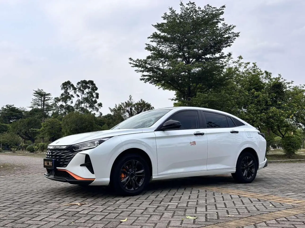 Dongfeng Fengshen Yi Hyun Facelift 1.5L automatic wind chasing version