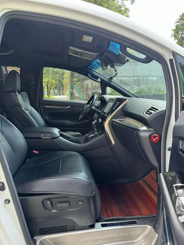TOYOTA Elfa Dual engine 2.5L Premium Edition