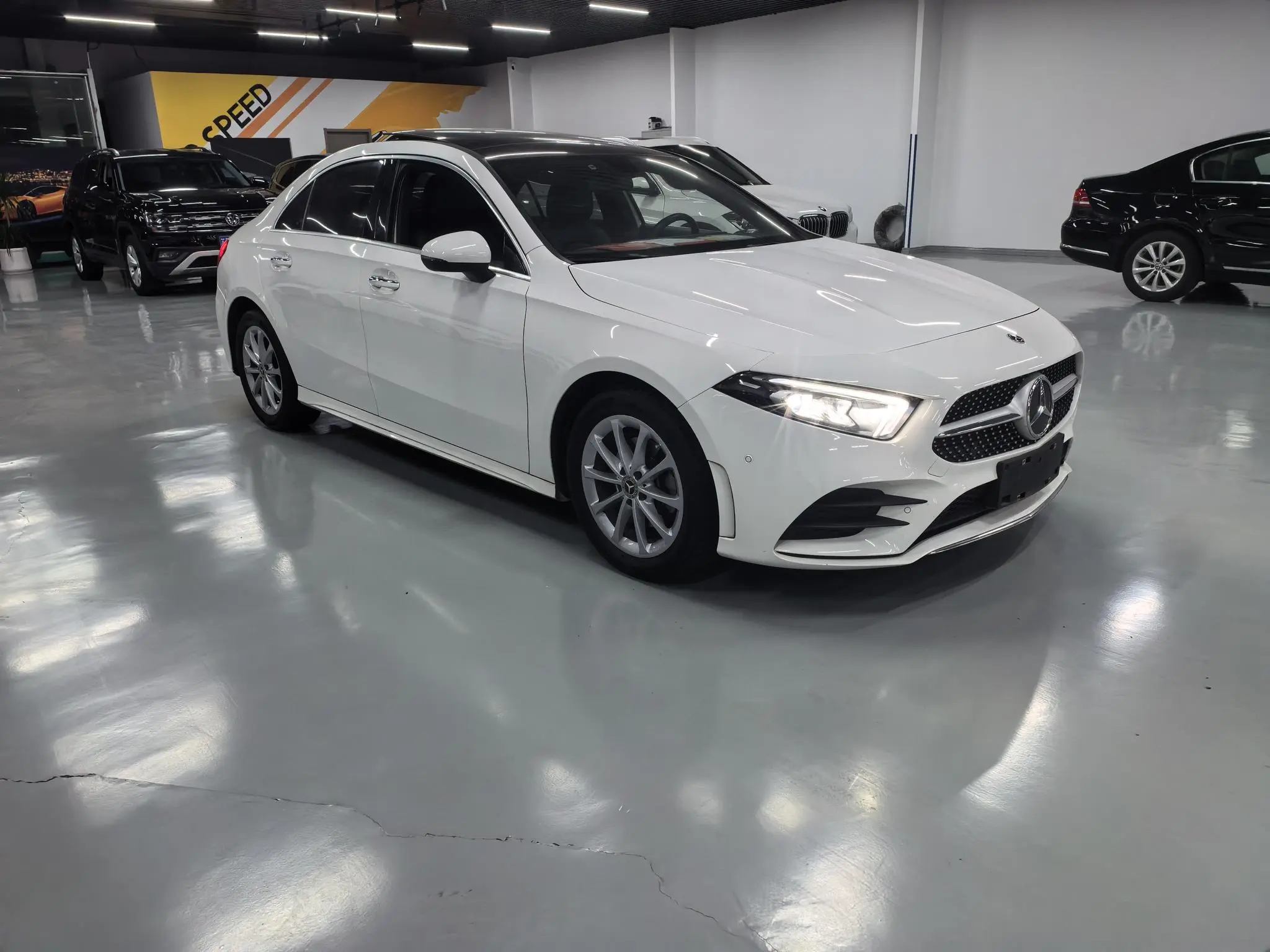 Mercedes-Benz Mercedes-Benz A-class A 200 L sports sedan fashion Version