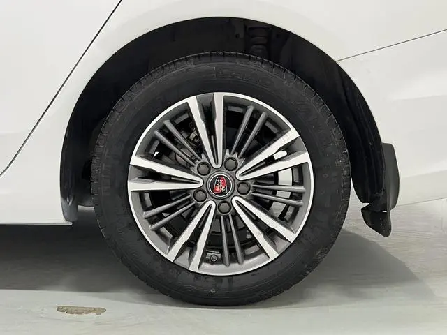 Roewe Roewe i5 1.5L automatic 4G interconnection Langham Place version Country V
