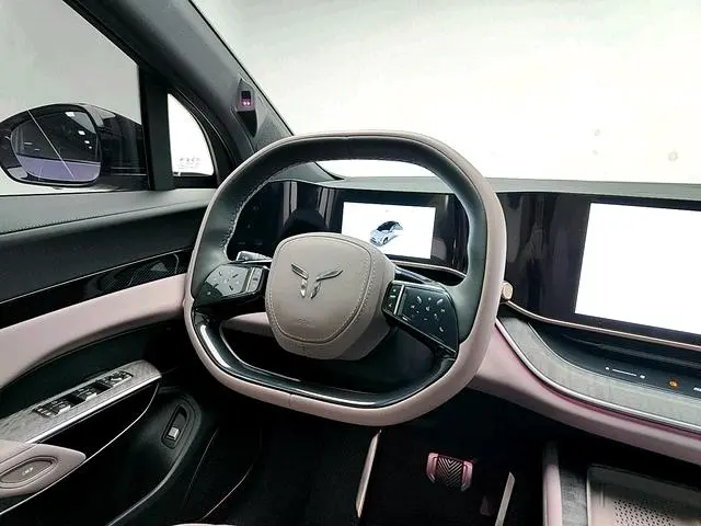 Hongqi Hongqi Tiangong 08 680 Ultra four-wheel drive version