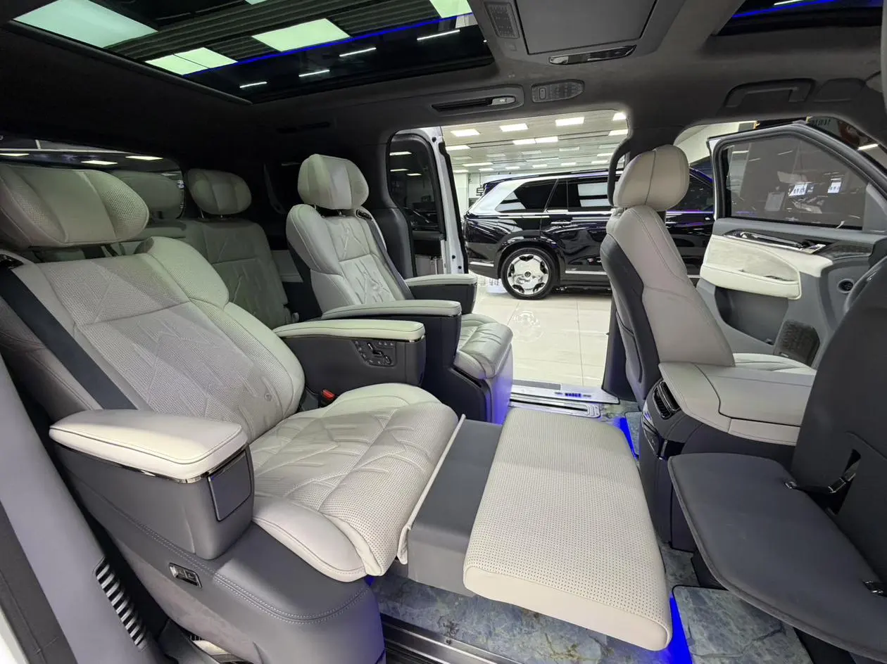 ZEEKR ZEEKR 009 Seven-seater aisle version two-wheel drive 108kWh