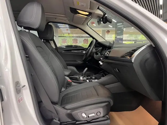 BMW BMW X3 xDrive25i M sports suit country VI