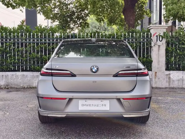 BMW BMW i7 xDrive60L Luxury Set