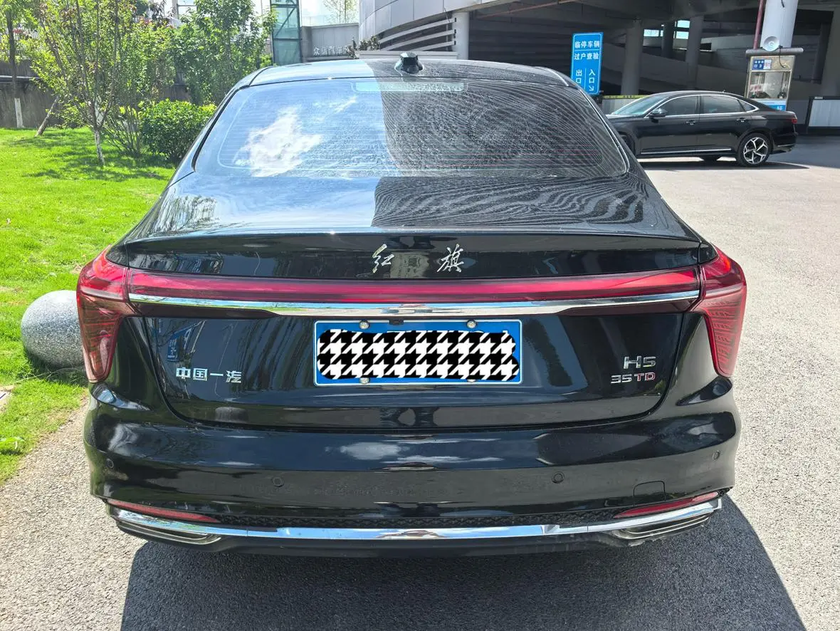 Hongqi Hongqi H5 1.5T DCT Zhilian Flag Rhyme Version