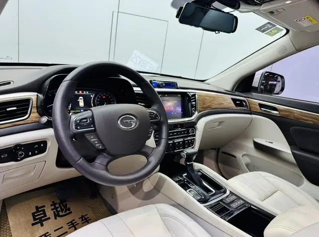 GAC Trumpchi GS8 320T two-wheel drive luxury Zhilian Edition 7 seats