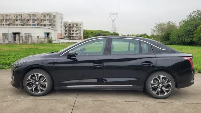 Hongqi Hongqi E-QM5 Basic Travel Version