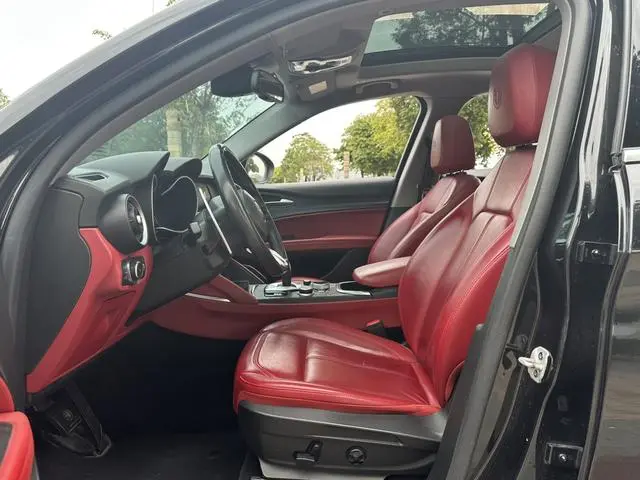 Alfa Romeo Stelvio 2.0T 280HP Luxury Sports Edition