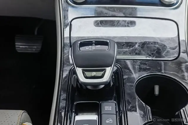 Dongfeng Fengxing Popular yachts 1.5T DCT Wave by Wave version