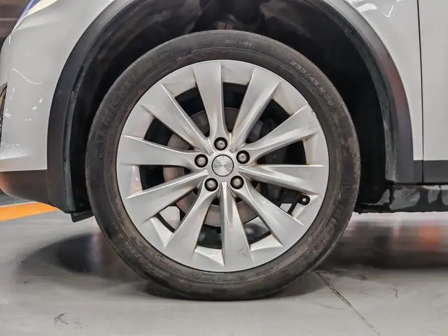 Tesla Model X 75D
