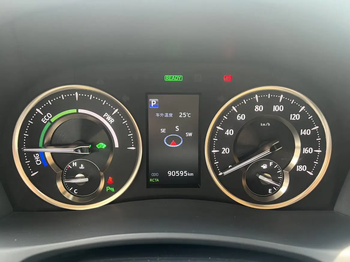 TOYOTA Elfa Dual engine 2.5L Premium Edition