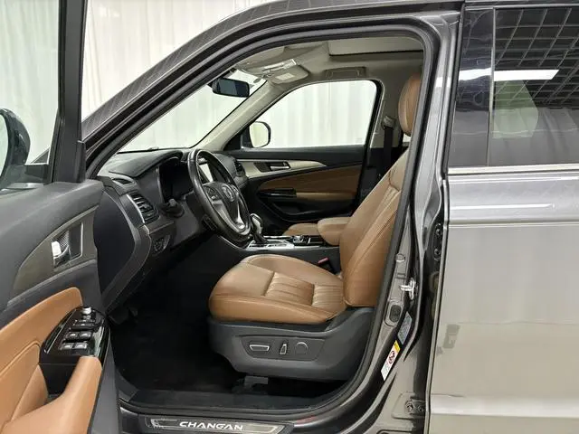 Changan Changan CS95 2.0T four-wheel drive Zhiyu Version