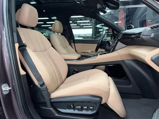 NIO NIO ES8 580KM signature version six seats
