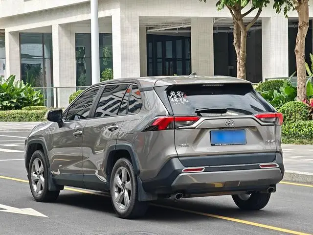 TOYOTA RAV4 Rongfang 2.0L CVT two-wheel drive fashion version
