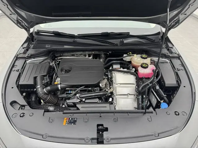 Roewe Roewe D7 DMH 125 Ultimate Edition