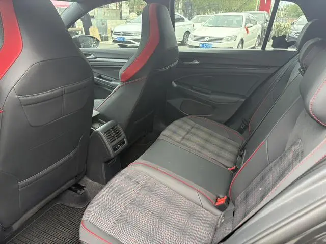 Volkswagen Golf GTI 380TSI DSG GTI