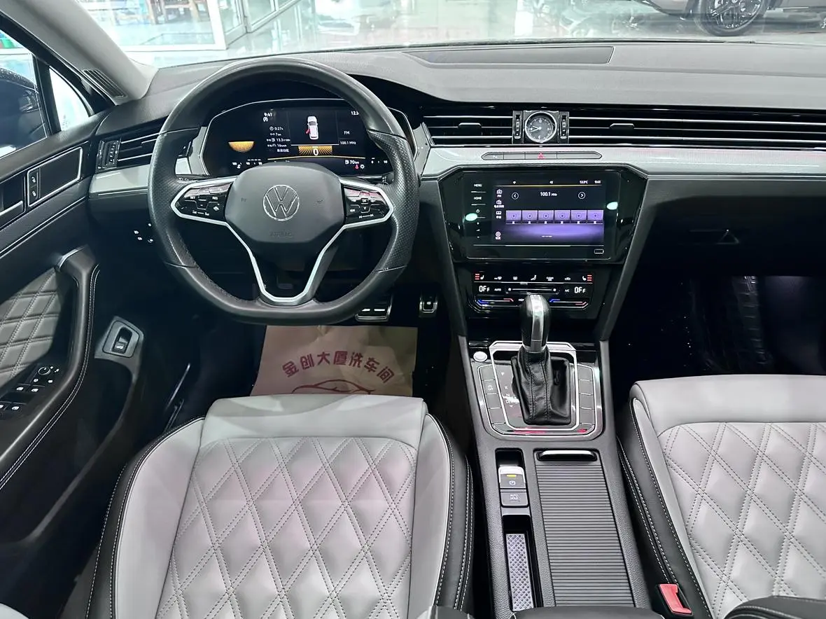 Volkswagen Magotan 2 million commemorative edition 330TSI DSG leading model