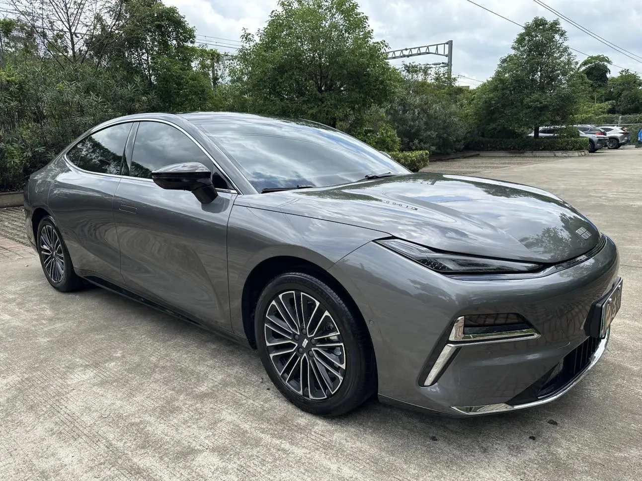 Geely Galaxy Galaxy Sparkle 8 PHEV 130km EM-i Premium Edition