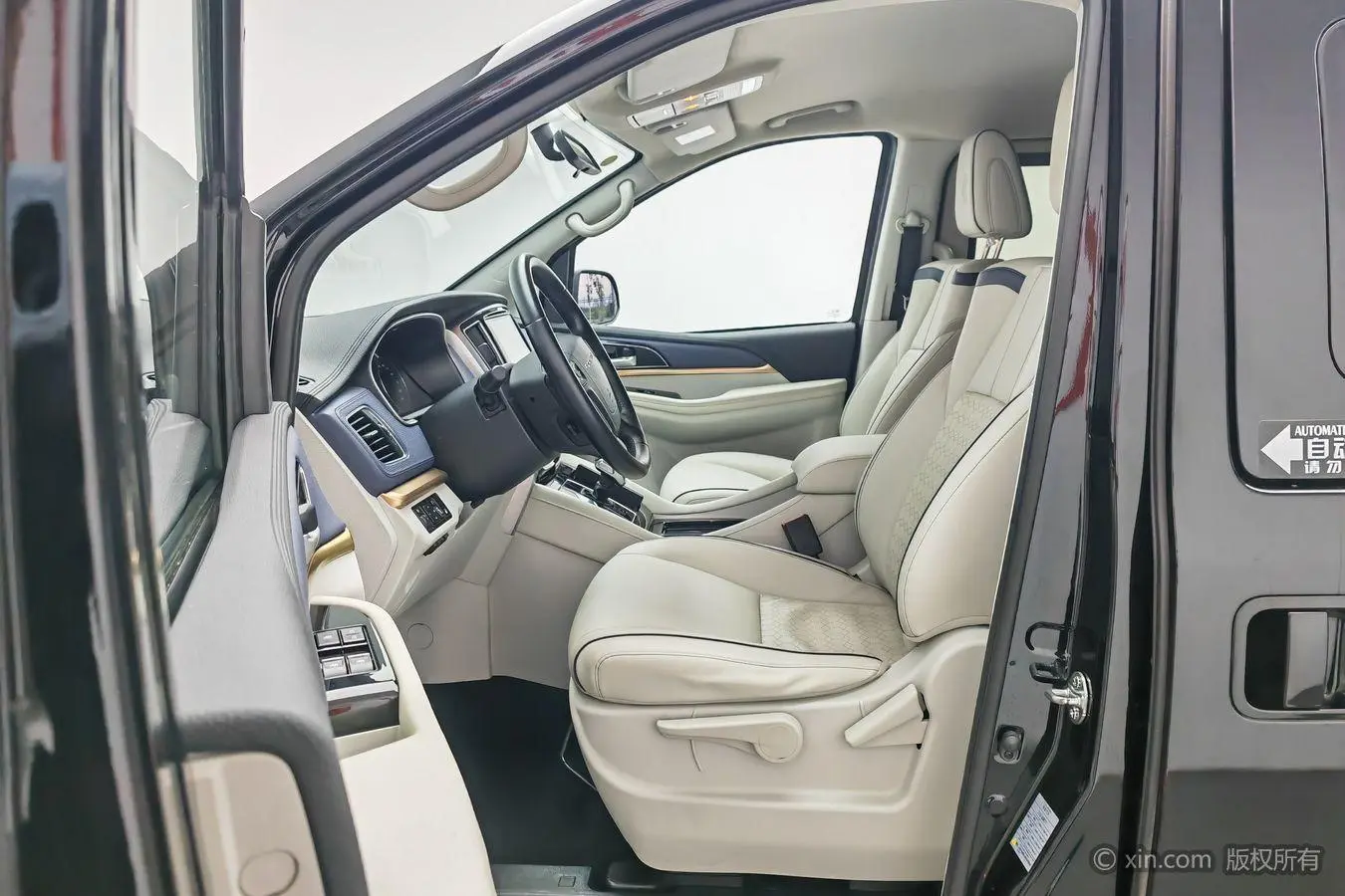 Dongfeng Fengxing Popular M7 Lord 2.0T Automatic Marquis Version