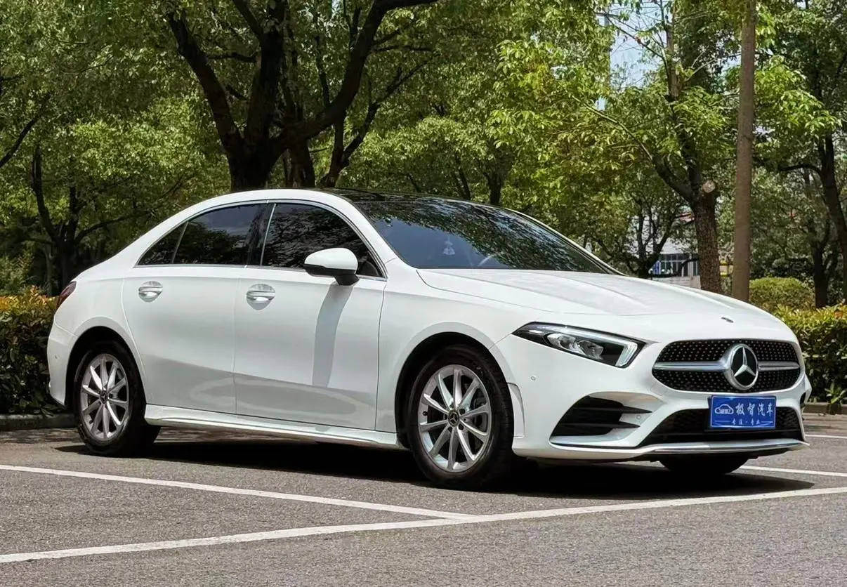 Mercedes-Benz Mercedes-Benz A-class A 200 L sports sedan fashion Version