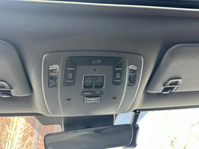 TOYOTA Saina Facelifted dual engine 2.5L Premium Edition