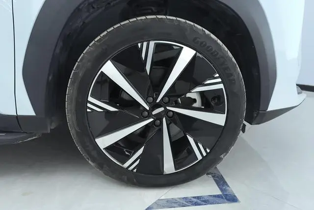 Geely Boyue L 2.0TD DCT Flagship