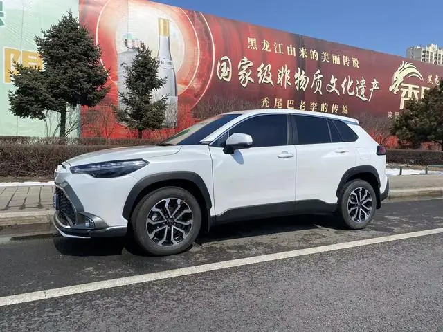 TOYOTA Fenglanda 2.0L CVT Deluxe PLUS Edition