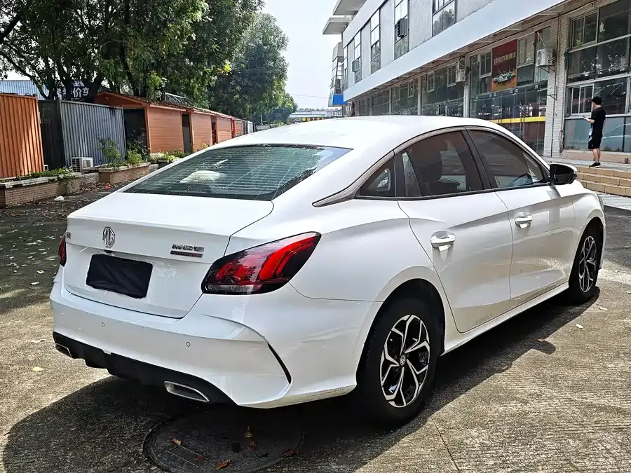 MG MG5 180DVVT CVT Youth Fashion Edition