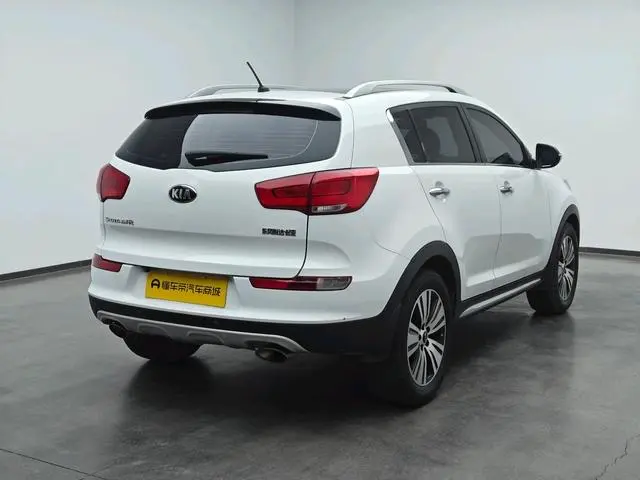 Kia Smart running 2.0L automatic two-wheel drive version DLX