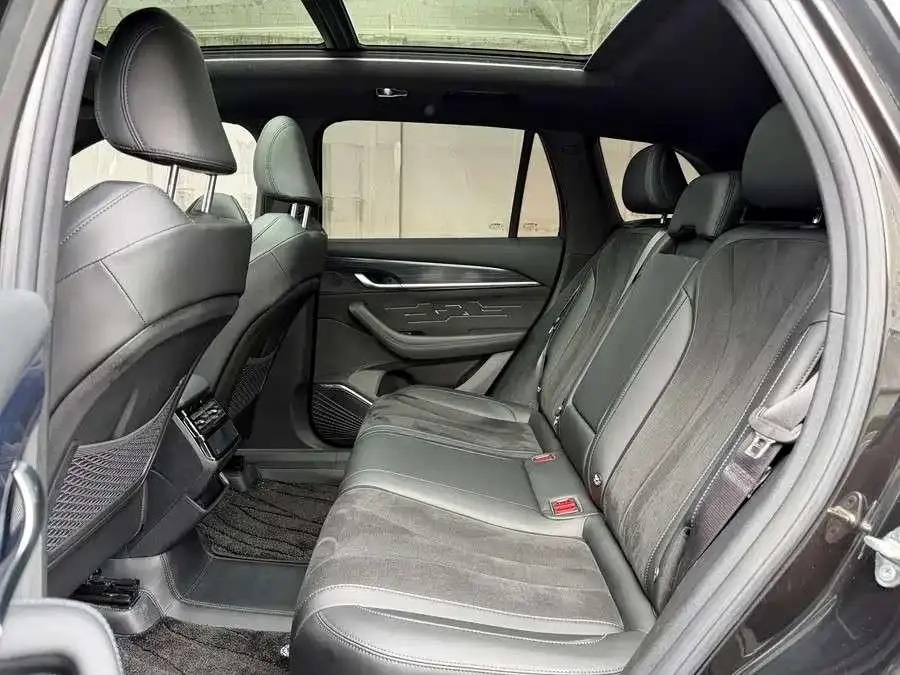 Geely Xingyue L 2.0TD high-power automatic two-wheel drive Skyrim version