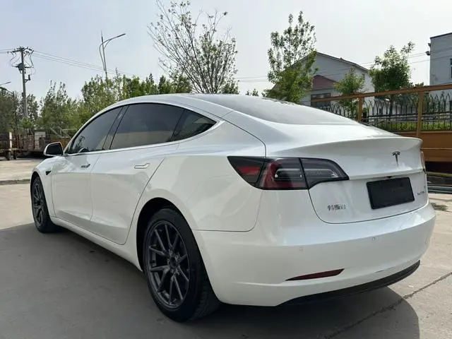 Tesla Model 3 Long battery life, rear-wheel drive version