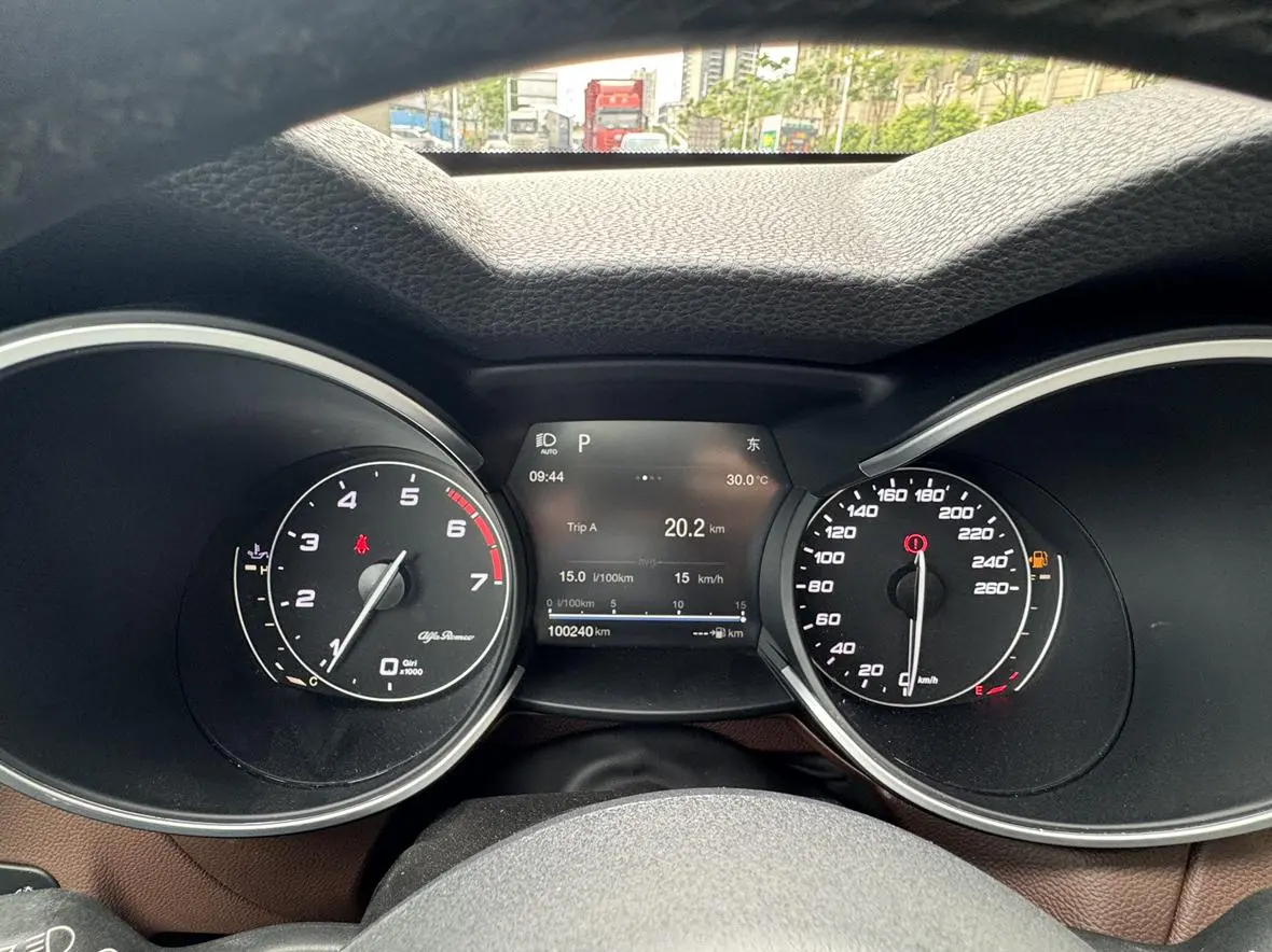 Alfa Romeo Stelvio 2.0T 280HP Deluxe Edition