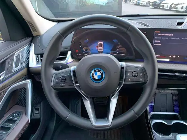 BMW BMW iX1 xDrive30L X design set