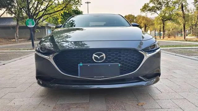 Mazda Mazda 3 Angkesaila 2.0L automatic premium version