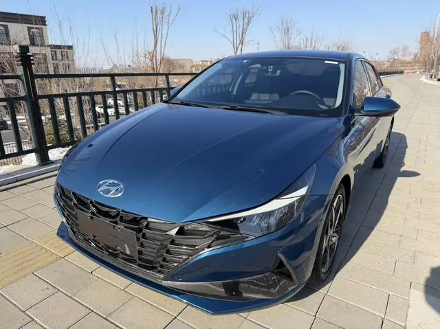 Hyundai Elantra 1.5L CVT LUX Premium Edition