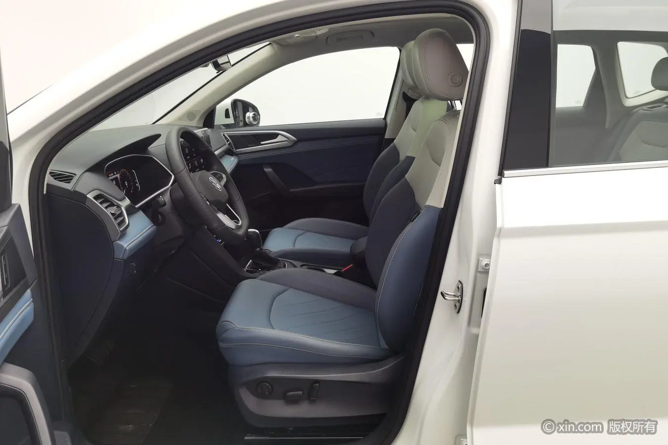 Volkswagen Tuyue 300TSI two-wheel drive full moon version