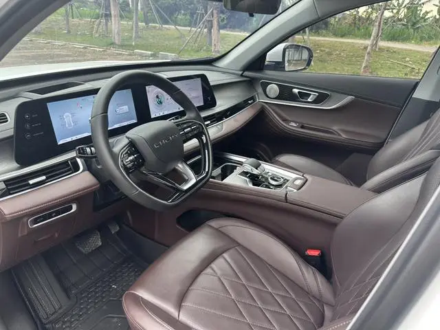 Chery Fulwin Tiggo 8 PRO Champion Edition 390T two-wheel drive Peak Edition 5 seats