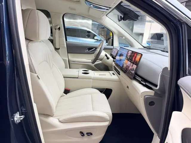 VOYAH Lantu Dreamer PHEV Four-wheel drive flagship Kunpeng Edition