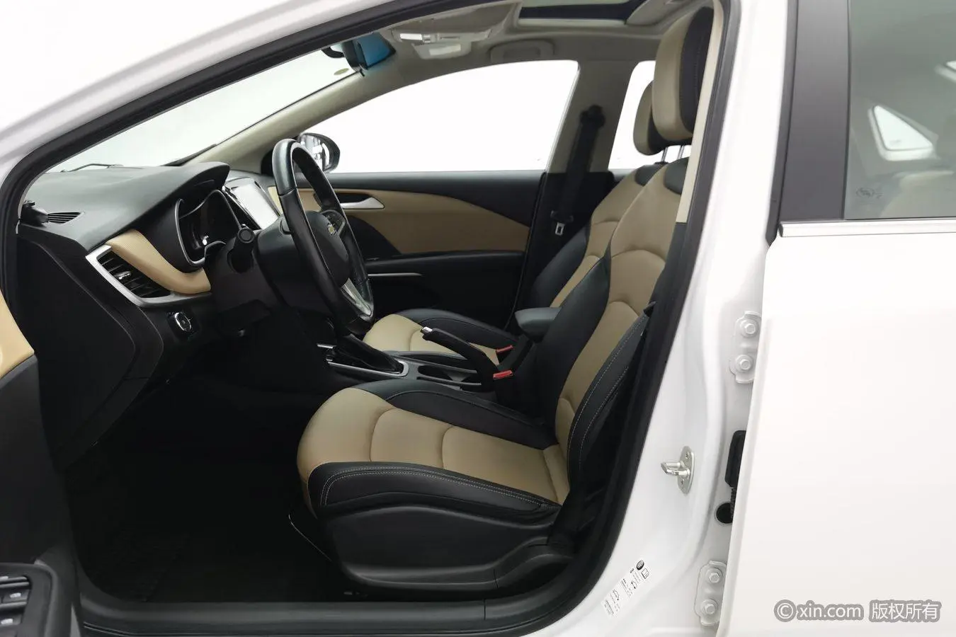 Chevrolet Cruze 320 automatic Enjoy Skylight version