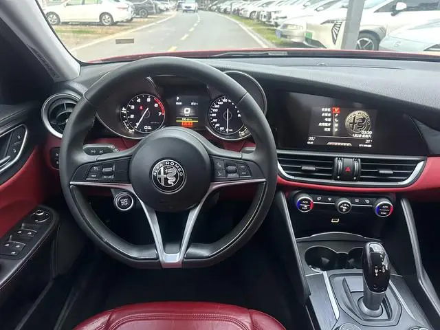 Alfa Romeo Giulia 2.0T 200HP Elite Edition